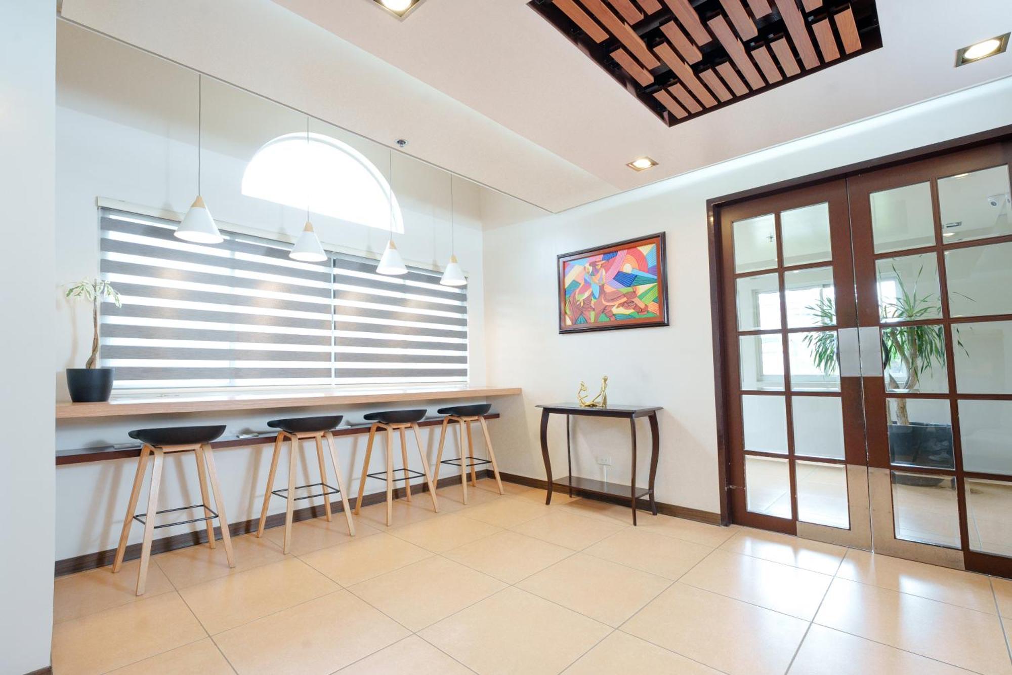 Microtel By Wyndham Davao City Екстериор снимка