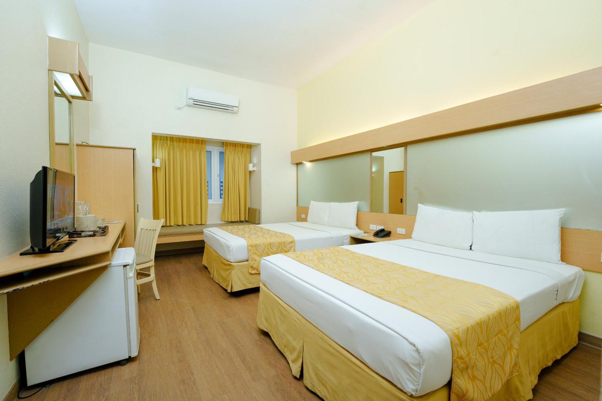 Microtel By Wyndham Davao City Екстериор снимка