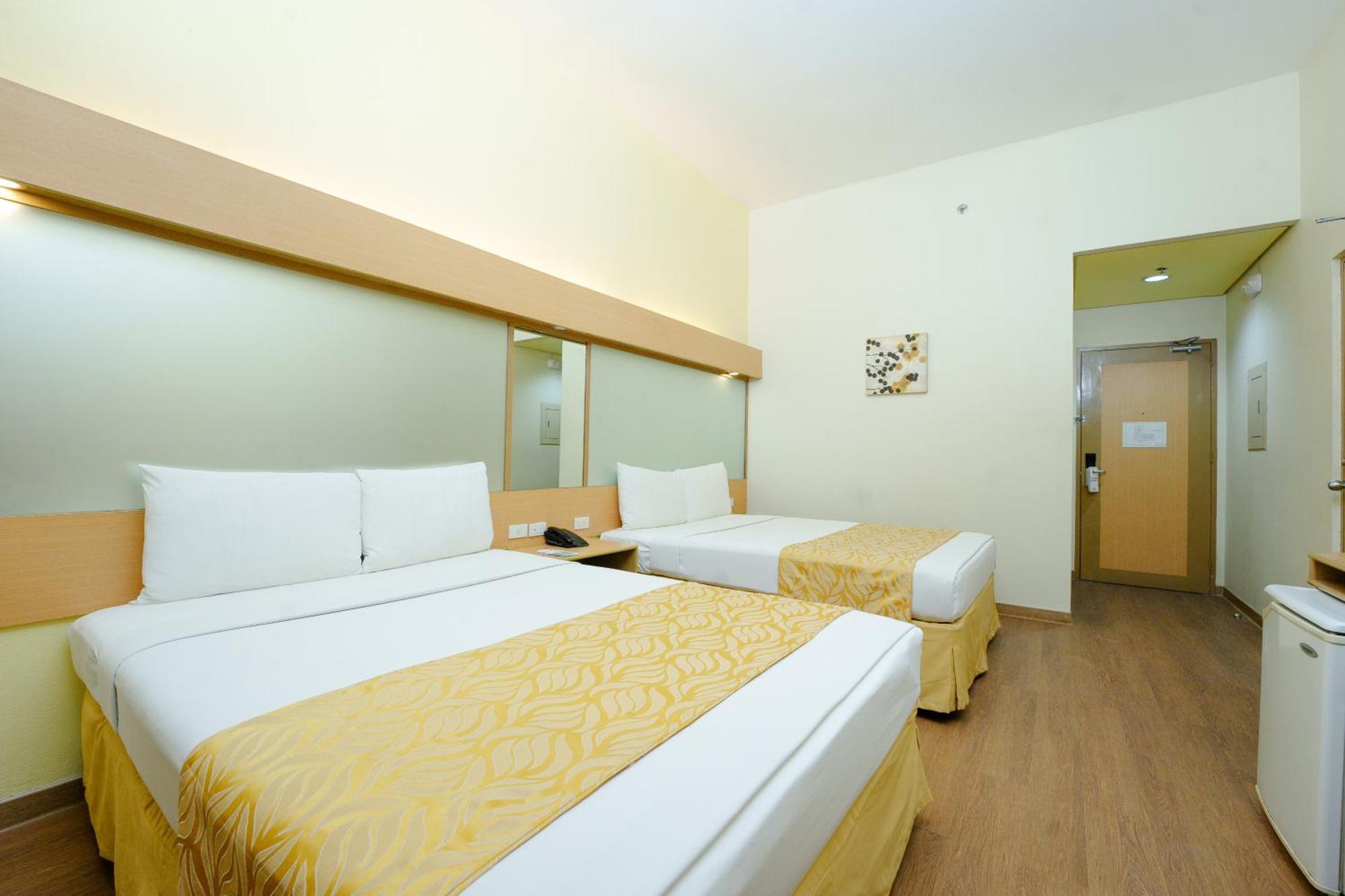 Microtel By Wyndham Davao City Екстериор снимка